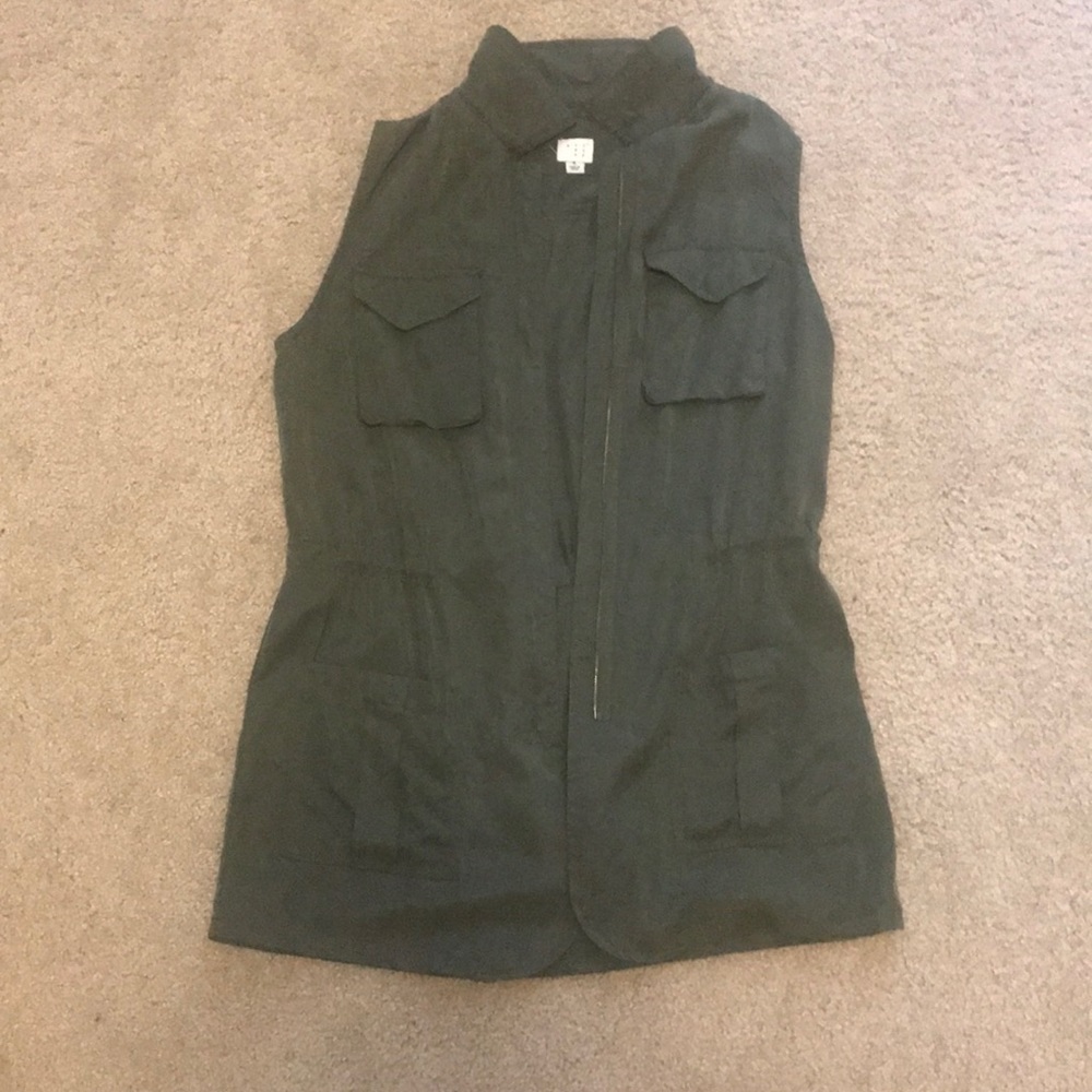 Military sleeveless vest